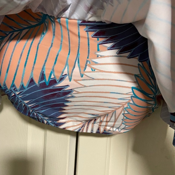 Raisins  Bikini ruffle Top - Picture 6 of 13